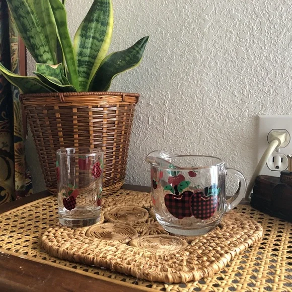 Anchor Hocking Plaid Apple Creamer & Juice Glass Set - Picture 2 of 15